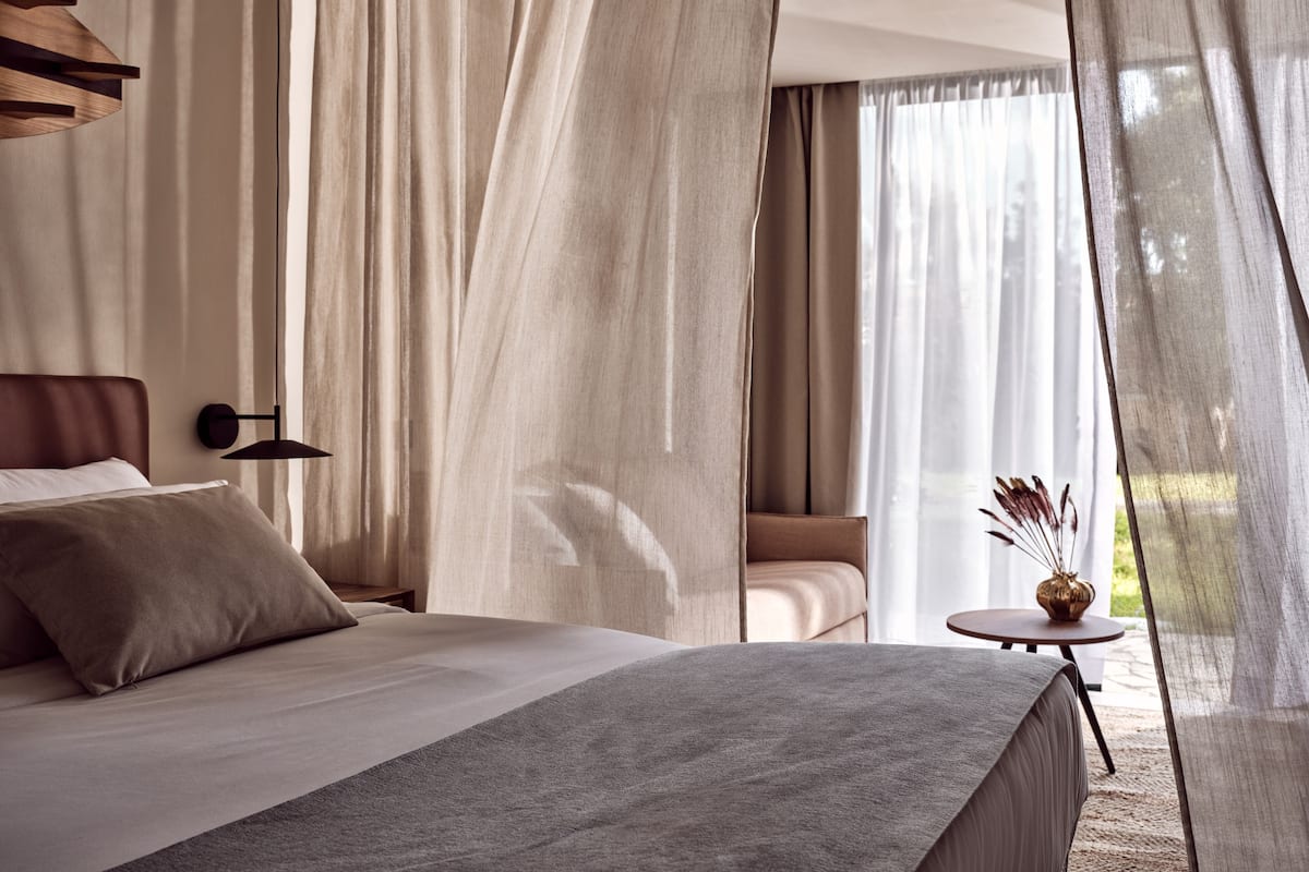 1 bedroom, premium bedding, down comforters, minibar