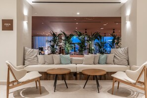 4 bars/lounges, poolside bar, beach bar - Domes Aulūs Zante - All Inclusive - Autograph Collection (Zakynthos)