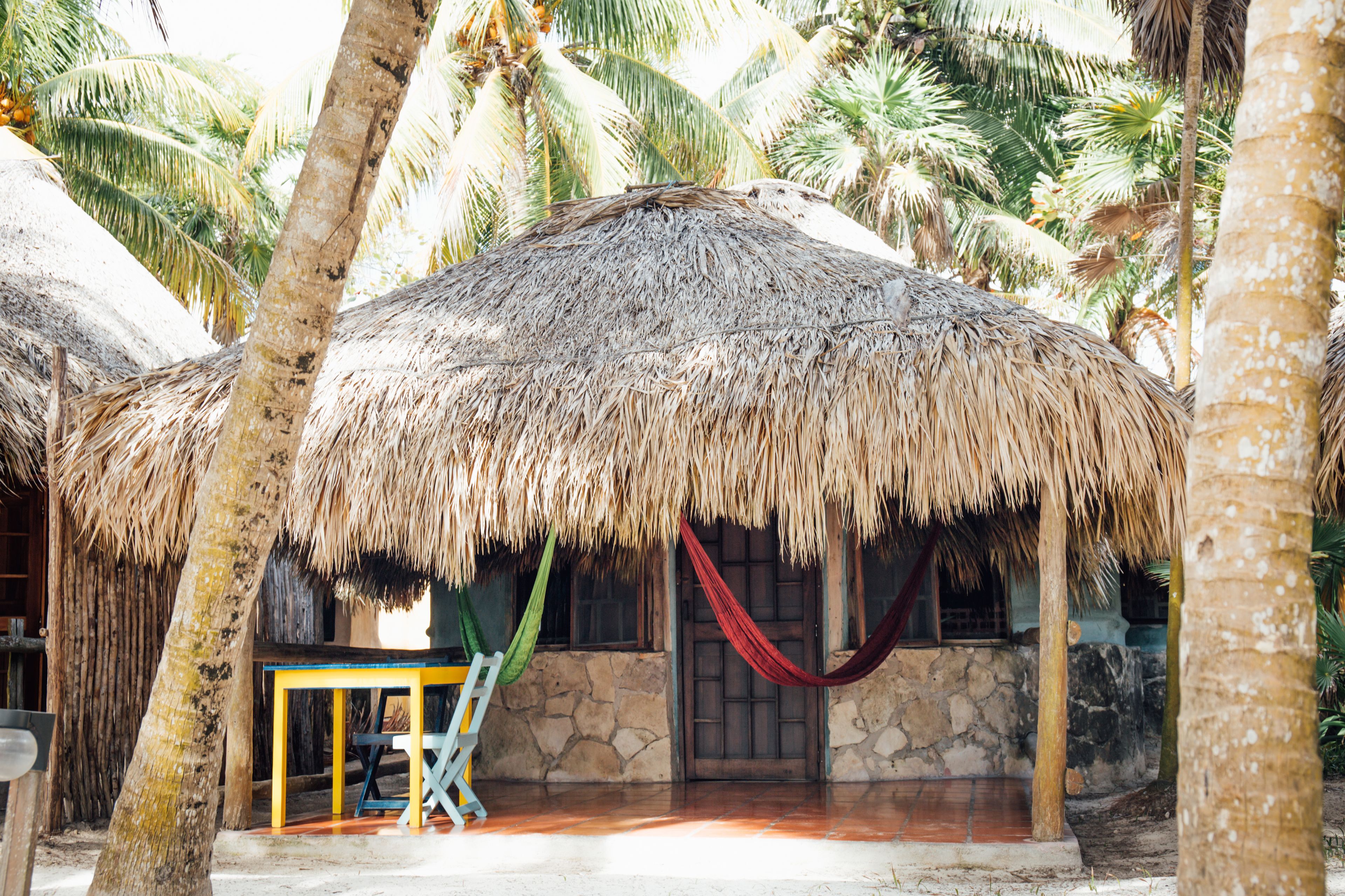 خزنة داخل الغرفة