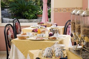 Free daily buffet breakfast - Hotel Gemma (Casamicciola Terme)