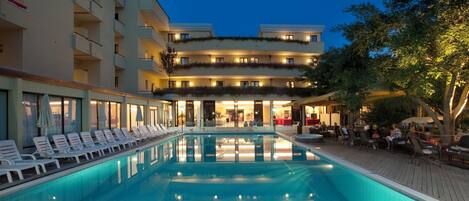 Piscina interna, piscina externa