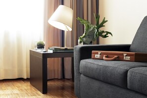 Triple Room, 3 Twin Beds | Living area | LCD TV, pay movies - Hotel Real Fini Baia Del Re (Modena)