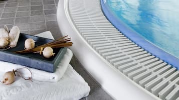 Indoor spa tub