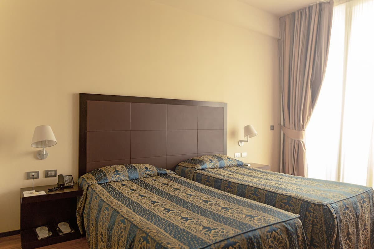 Twin Room | Minibar, in-room safe, desk, soundproofing