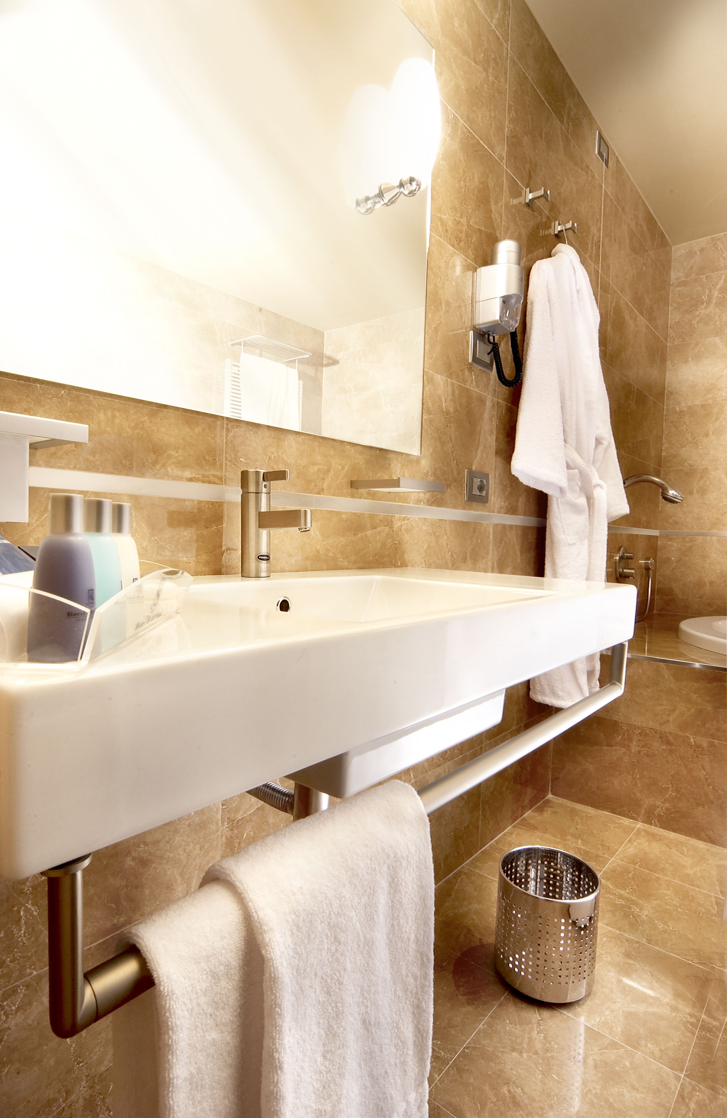 shower, free toiletries, hair dryer, slippers