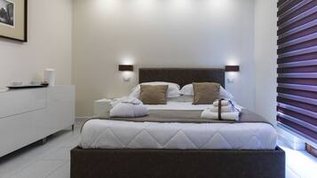 Minibar, in-room safe, desk, free WiFi