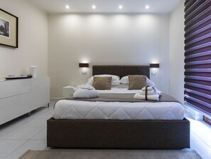 Minibar, safe på rommet, skrivebord og wi-fi (inkludert)