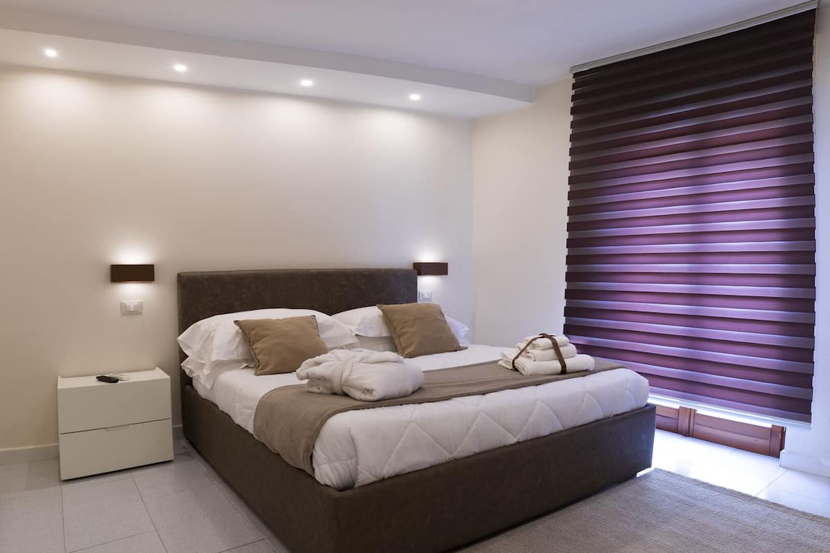 2 bedrooms, minibar, in-room safe, desk