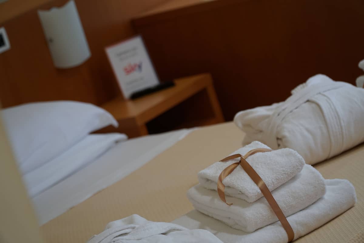 Minibar, safe på rommet, skrivebord og wi-fi (inkludert)