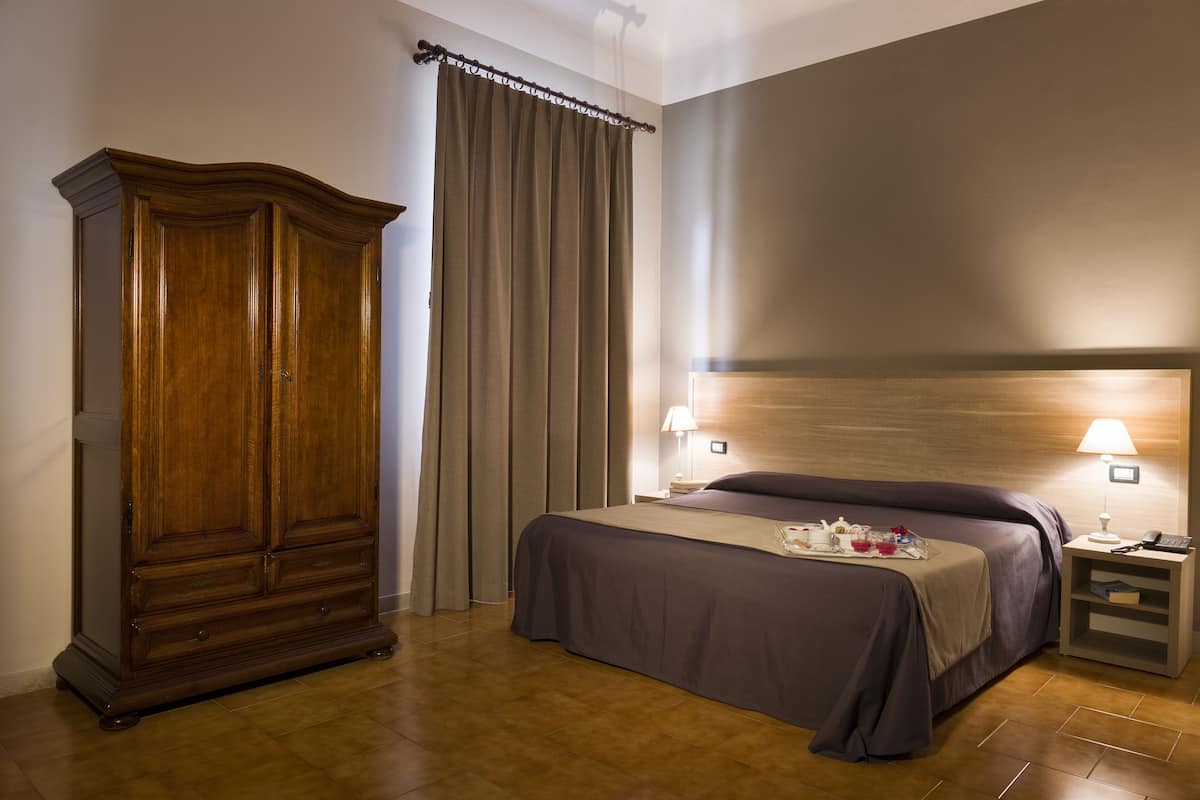 Bureau, chambres insonorisées, Wi-Fi gratuit, draps fournis