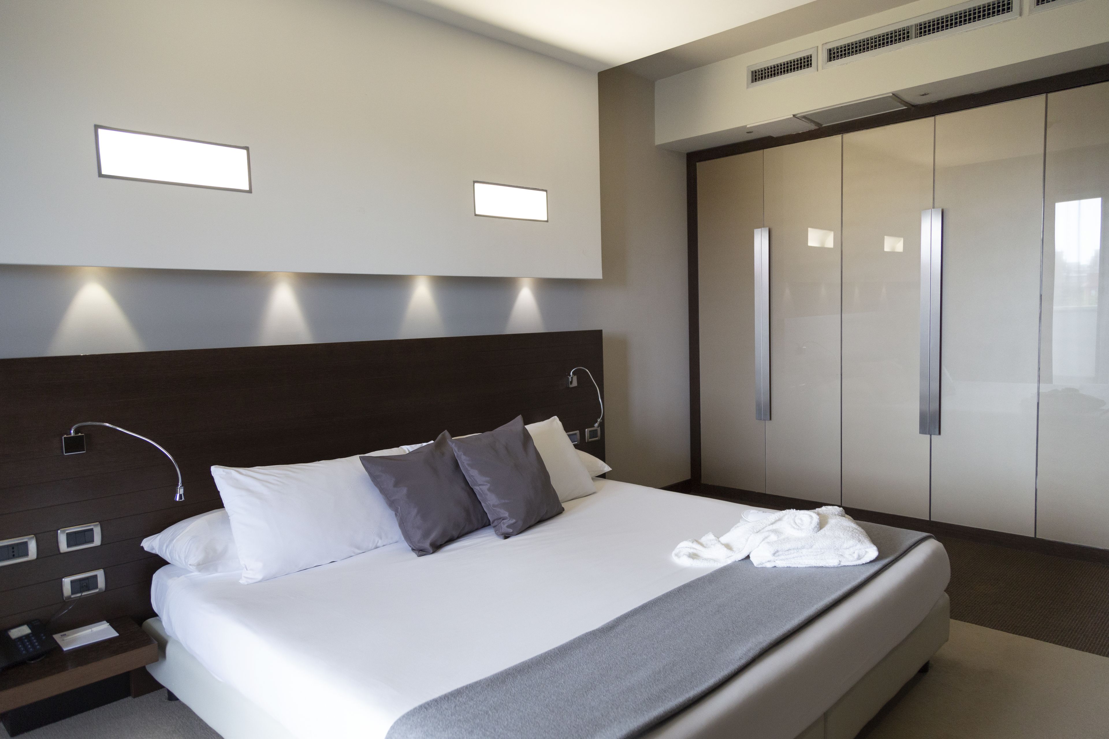 In-room safe, soundproofing