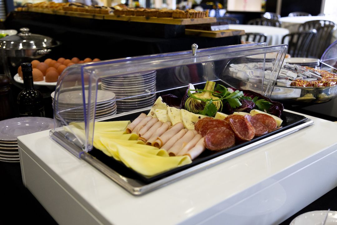 Buffet breakfast for a fee on weekends