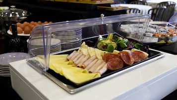 Buffet breakfast for a fee on weekends