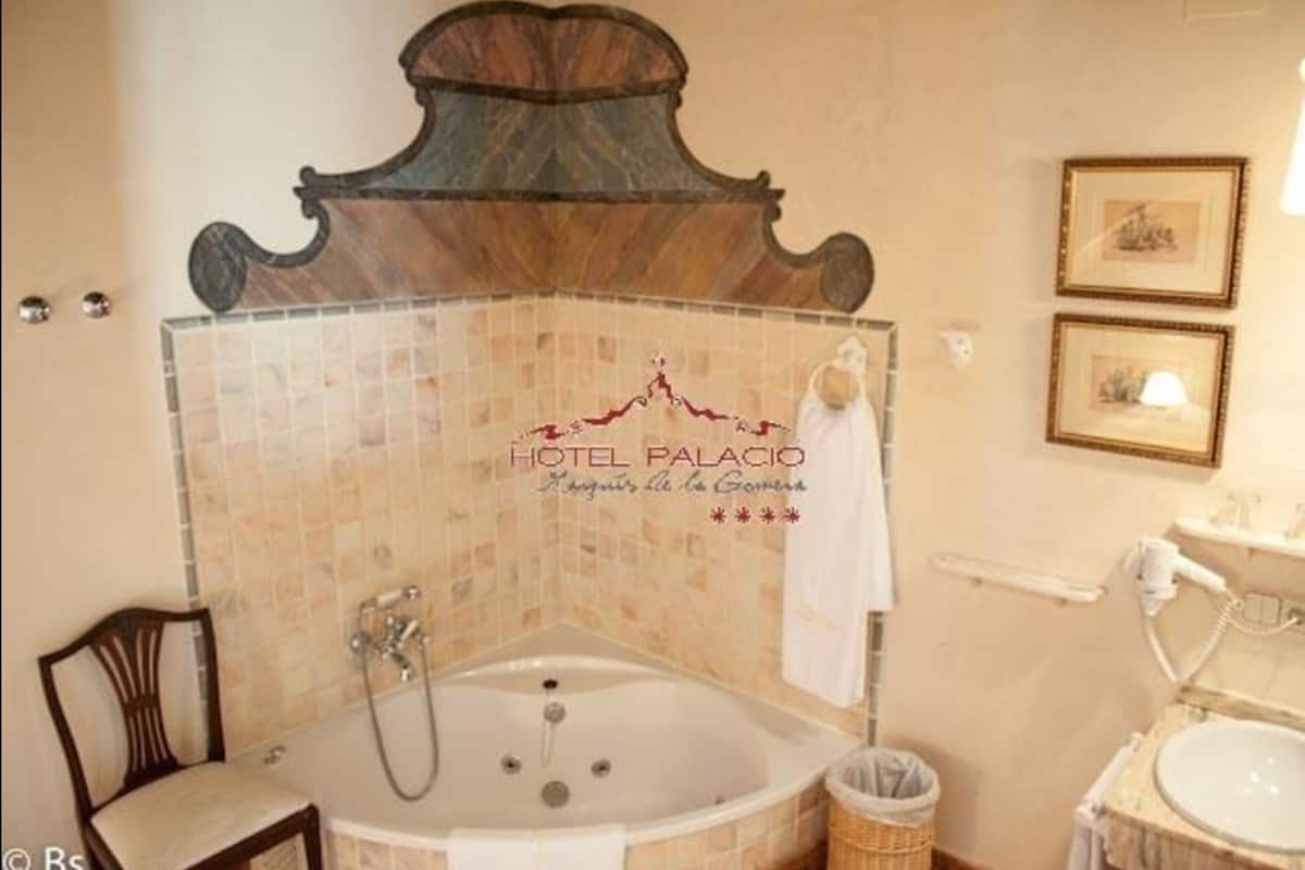 suite | bathroom | bidet, towels, soap, shampoo