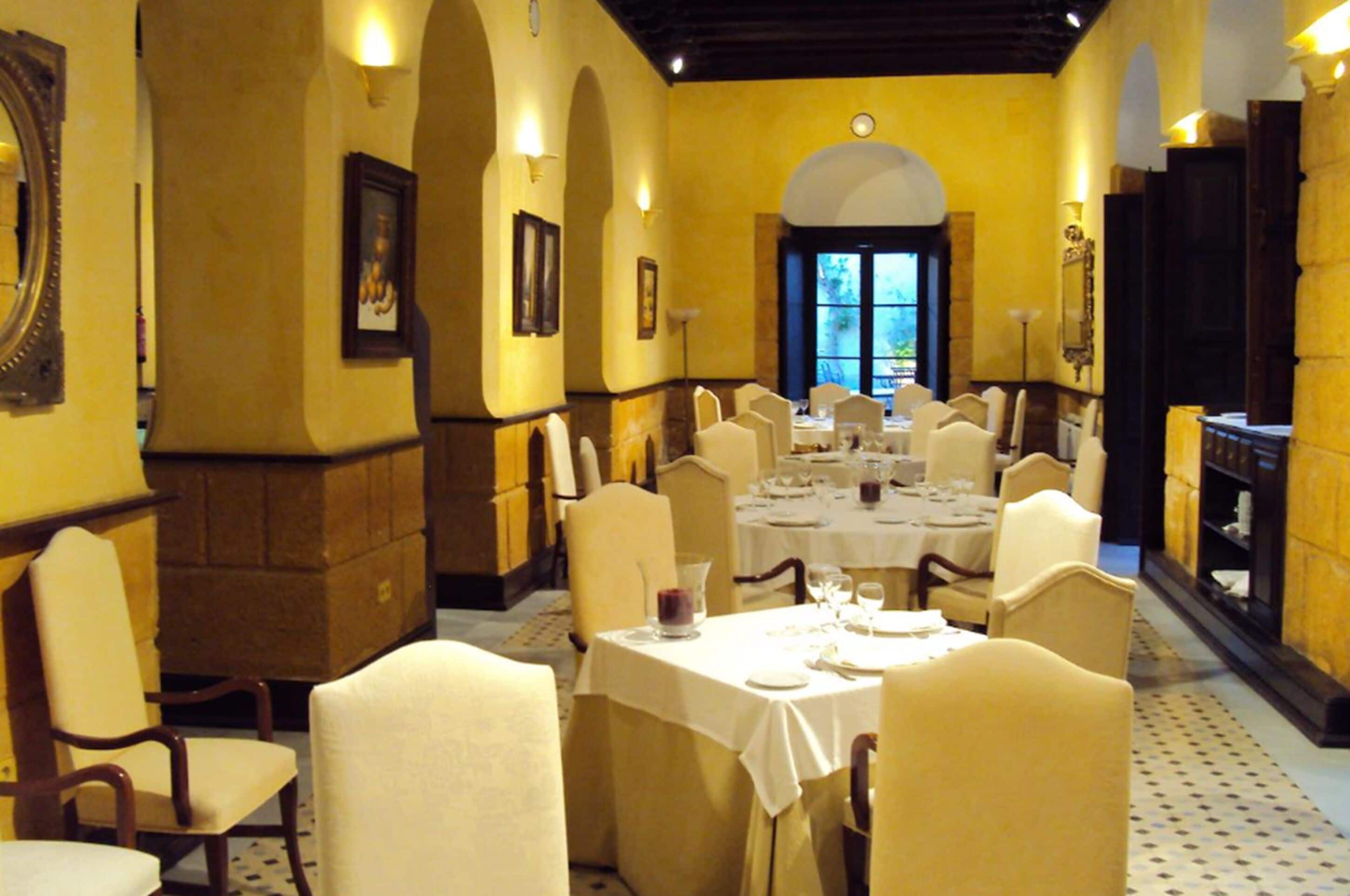 daily continental breakfast (eur 9.00 per person)