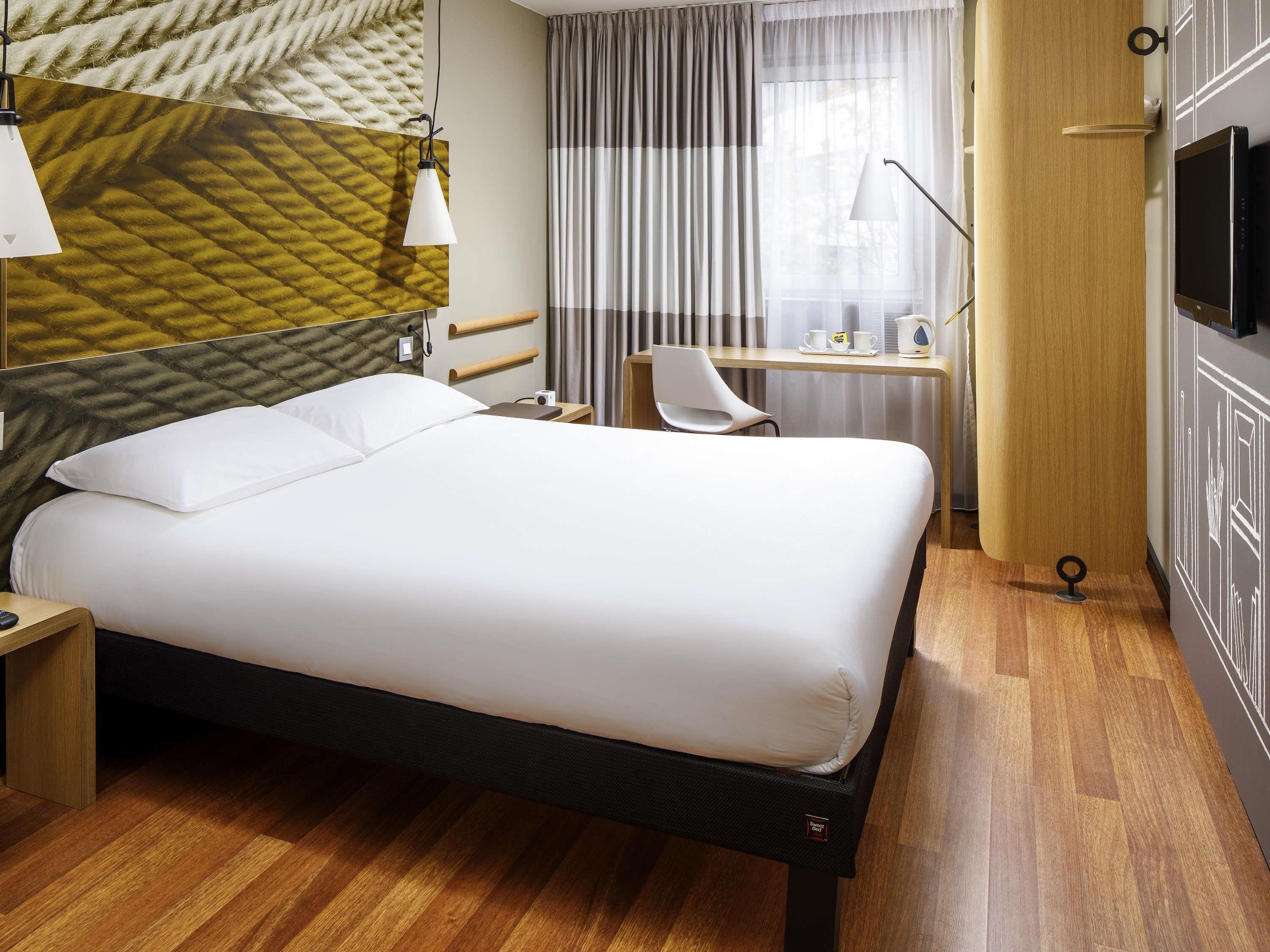 In-room safe, desk, iron/ironing board, free WiFi