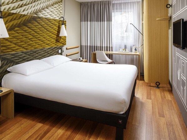 In-room safe, desk, iron/ironing board, free WiFi - ibis Bristol Centre (Bristol)