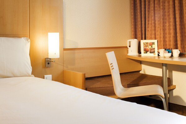 Coffres-forts dans les chambres, bureau, fer et planche à repasser