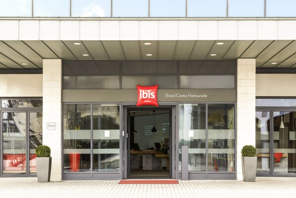 Property entrance - ibis Bristol Centre (Bristol)