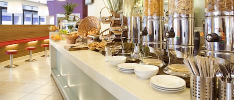 Desayuno buffet todos los días (GBP 12 por persona)