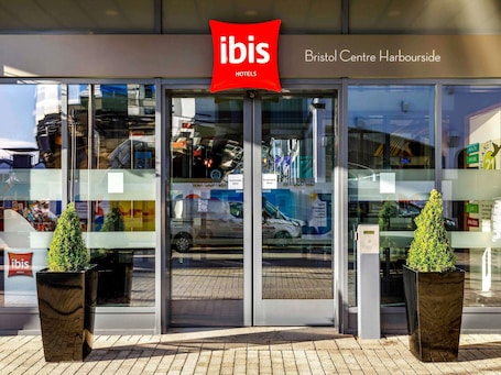 Exterior. ibis Bristol Centre
