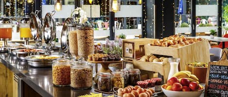 Daily buffet breakfast for a fee