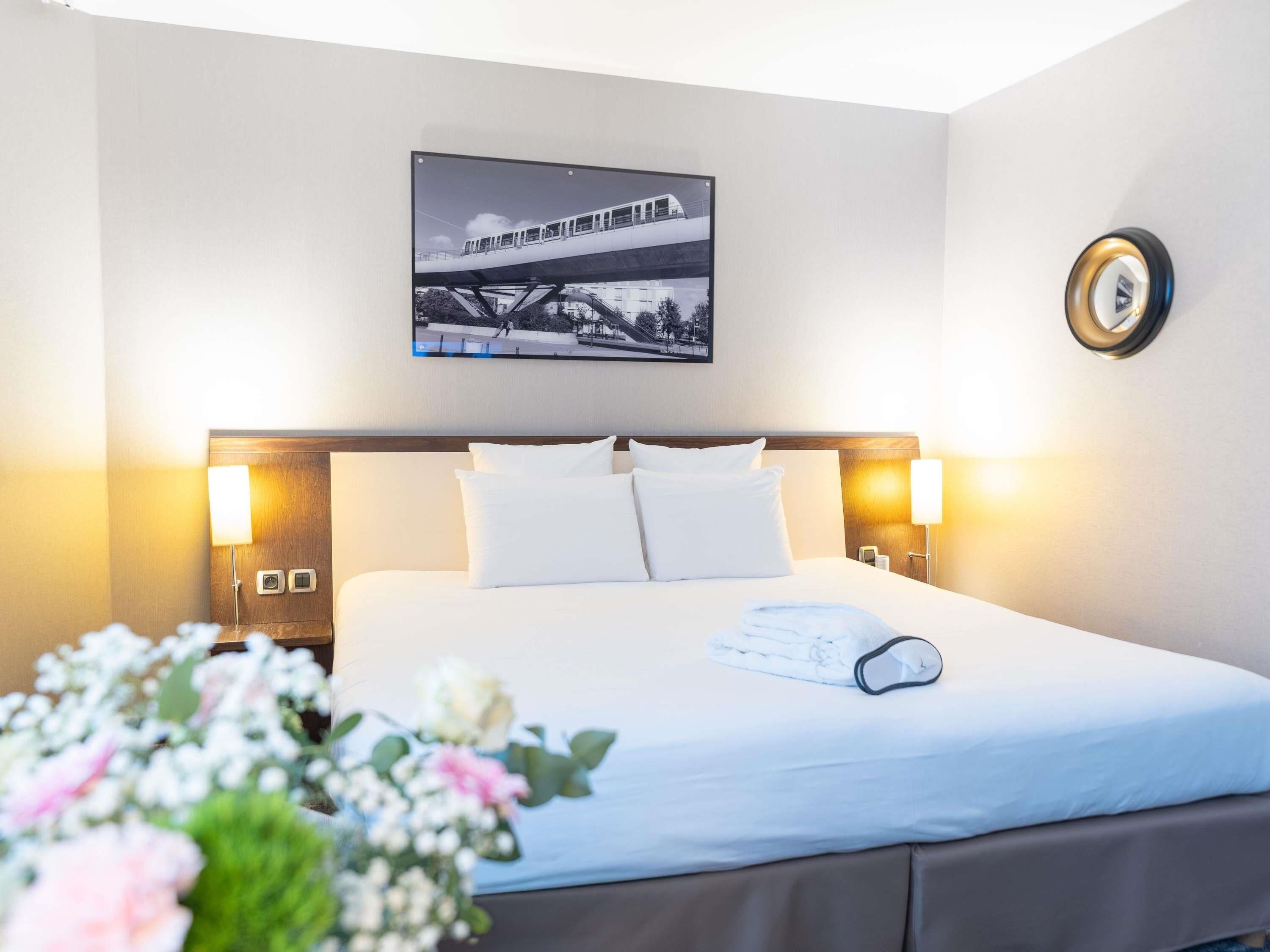 Privilege, Room, 1 Double Bed | In-room safe, desk, blackout drapes, soundproofing