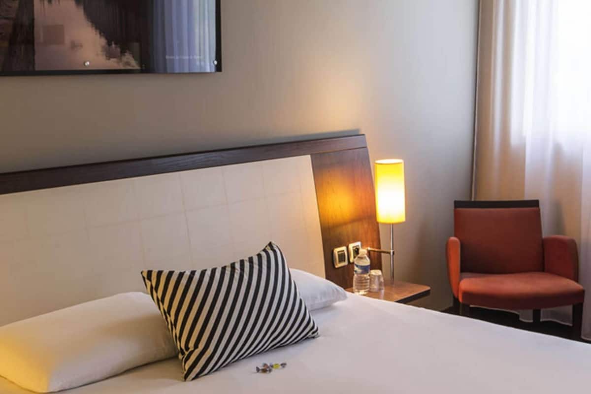 Caja de seguridad en la habitación y decoración personalizada