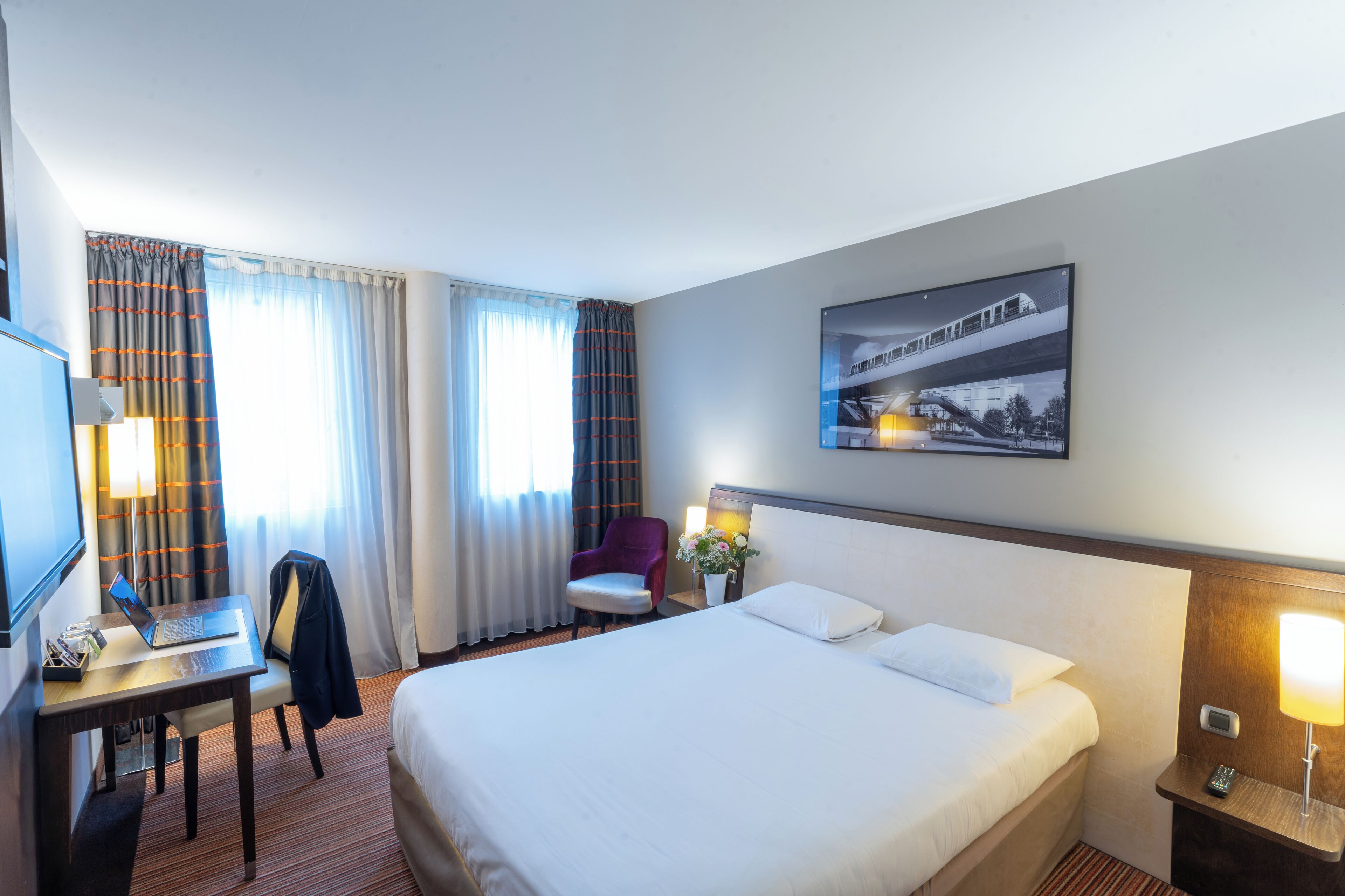 Caja de seguridad en la habitación y decoración personalizada 