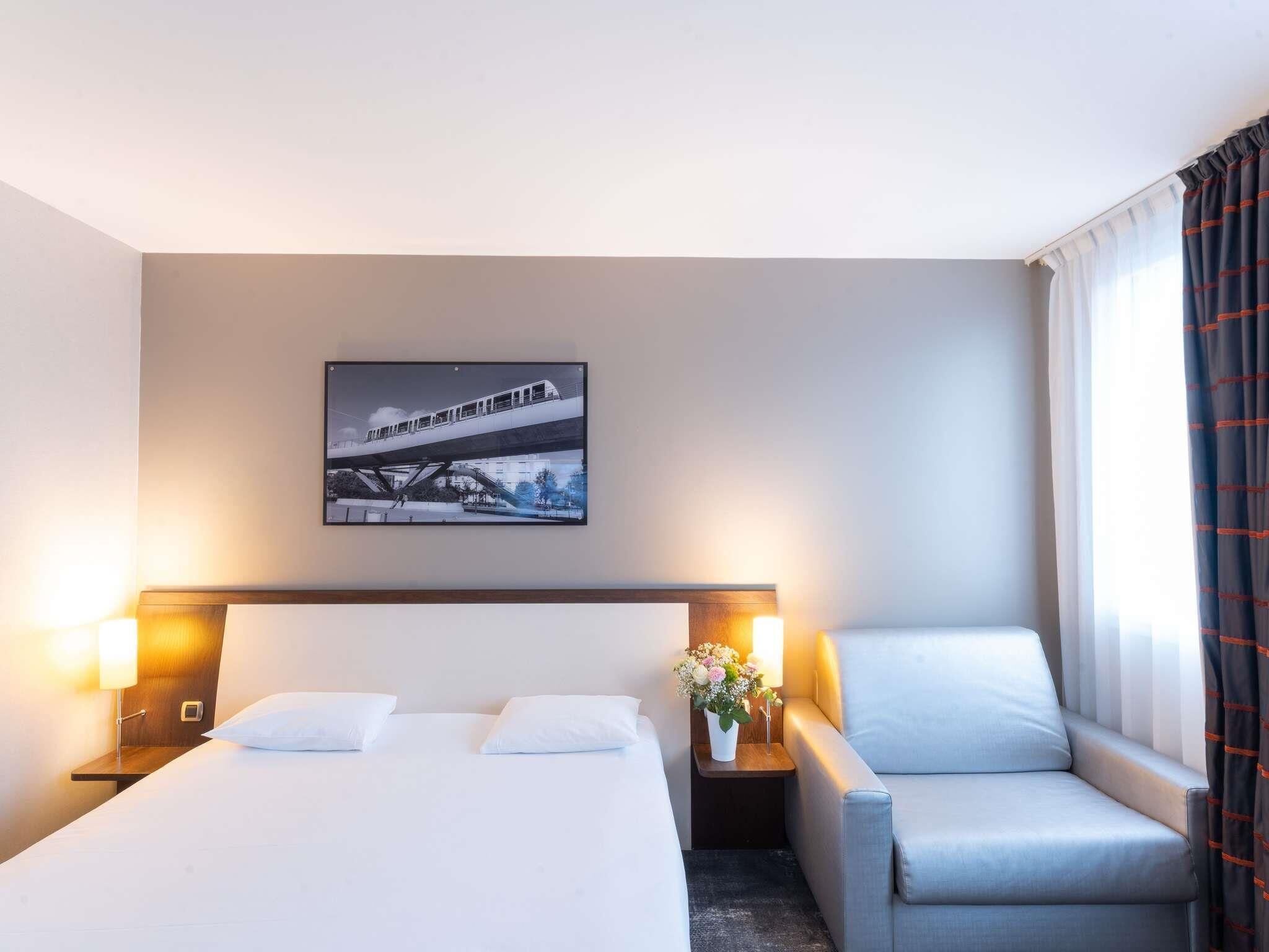 Classic Room, 1 Double Bed with Sofa bed | In-room safe, individually decorated, desk, blackout drapes