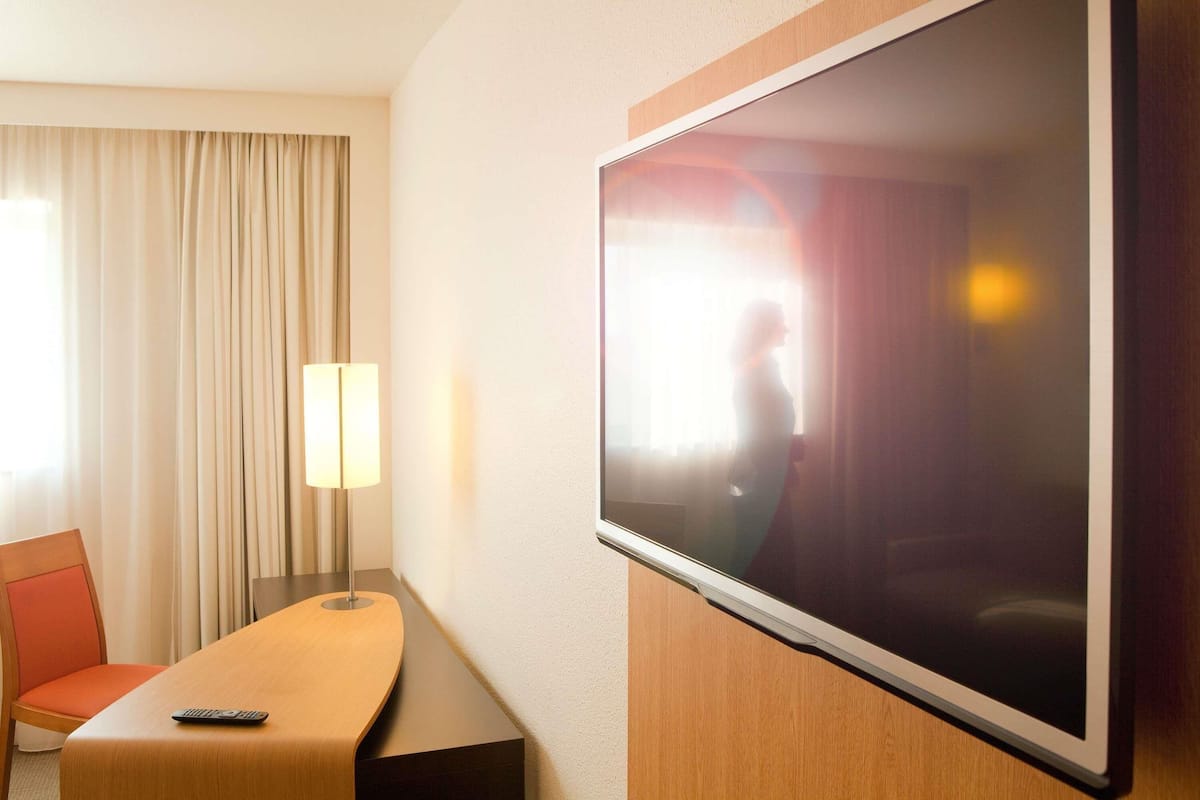 Phòng Executive, 1 giường cỡ queen | Minibar, két bảo mật tại phòng, bàn, màn/rèm cản sáng