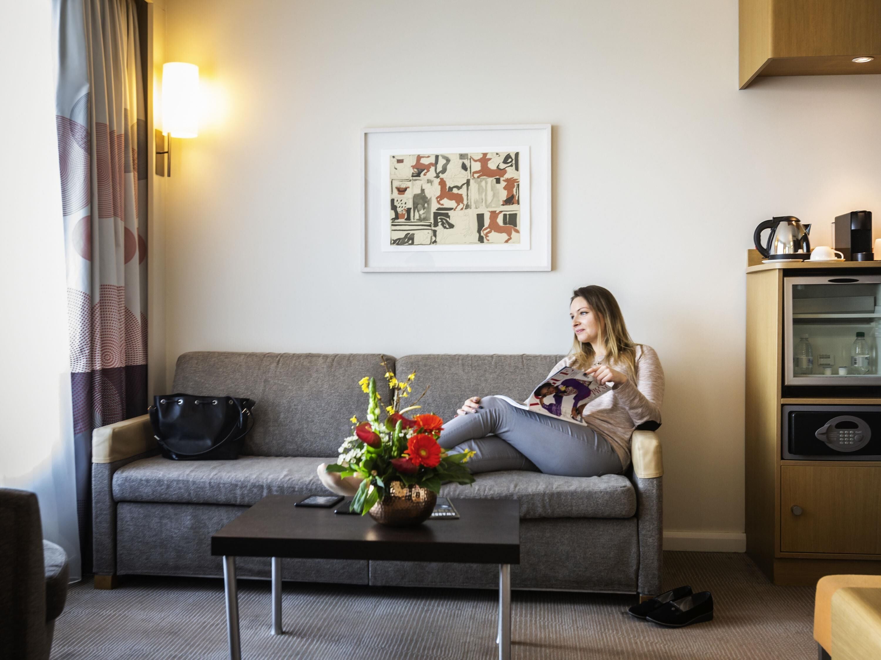 Executive Room, 1 Queen Bed | Minibar, in-room safe, desk, blackout curtains