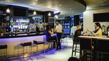 Bar (trong khuôn viên)