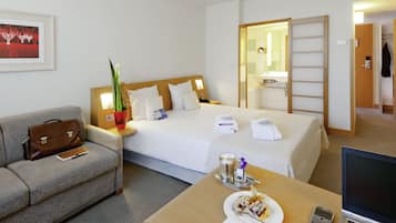 Executive-Zimmer, 1 Queen-Bett | Minibar, Zimmersafe, Schreibtisch, Verdunkelungsvorhänge