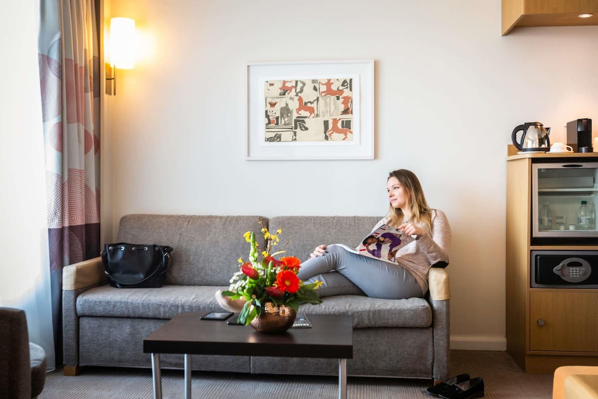 executive room, 1 queen bed | minibar, in-room safe, desk, blackout curtains