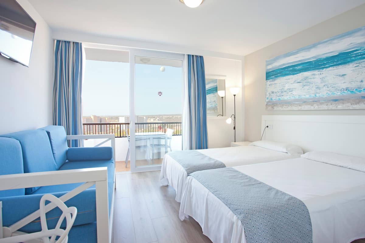 1 bedroom, desk, blackout curtains, free WiFi