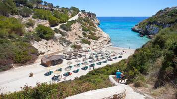 Gần bãi biển, xe đưa đón đến bãi biển miễn phí, ghế dài tắm nắng