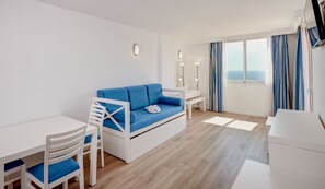 อพาร์ทเมนท์ (2 adults and 3 children) | โต๊ะทำงาน, ผ้าม่านกันแสง, Wi-Fi ฟรี, ผ้าปูที่นอน