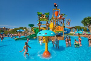 4 piscinas al aire libre, sillones reclinables de piscina