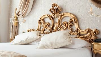 Junior-Zimmer | Daunenbettdecken, Minibar, Zimmersafe, individuell dekoriert