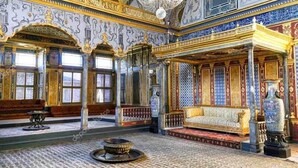 An ornate room with a canopy bed, intricate wall designs, and a chandelier. - Mehmet Bey Hotel  (Istanbul)