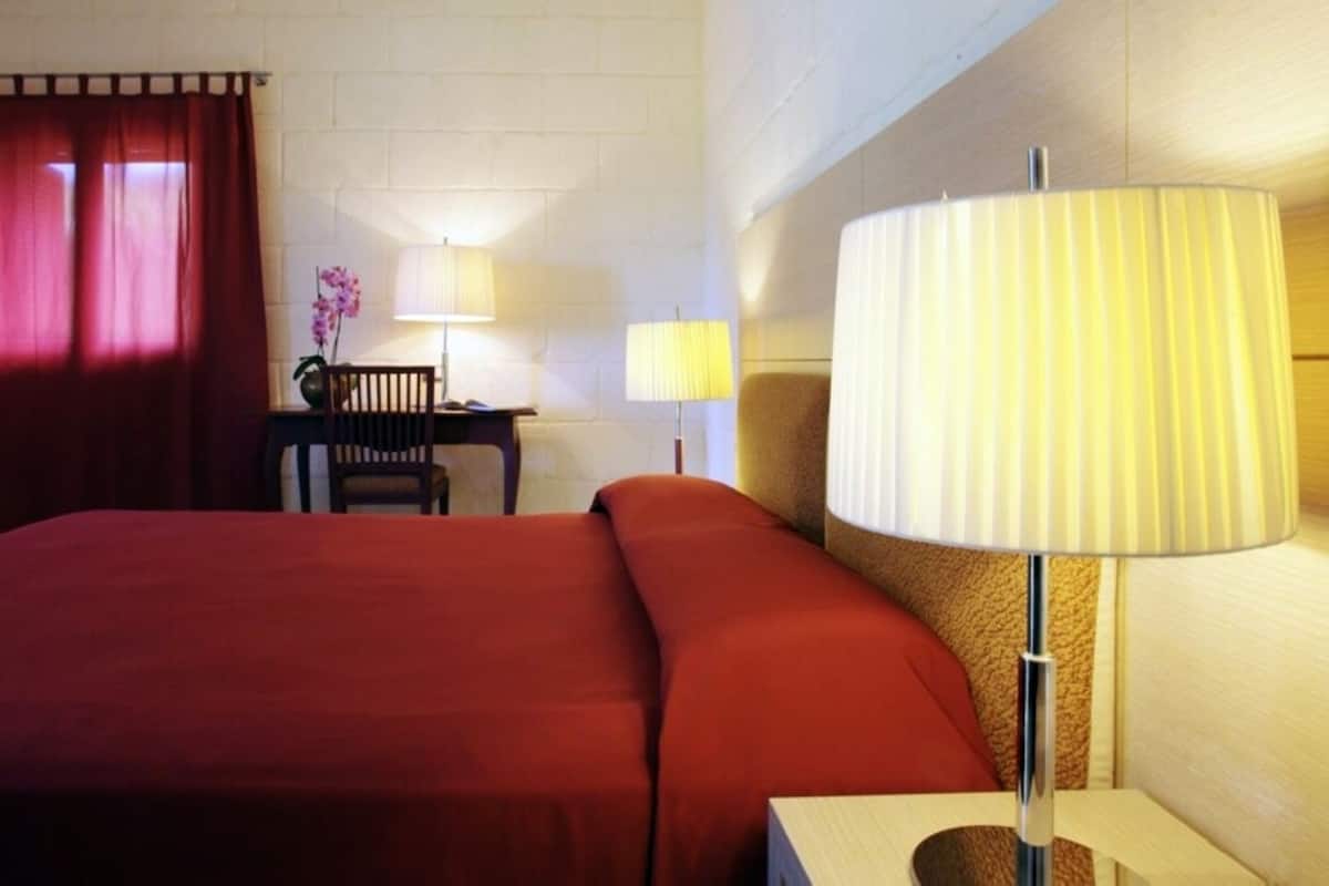 1 bedroom, minibar, in-room safe, desk
