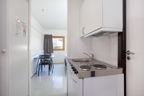 Kjøleskap og kokeplater