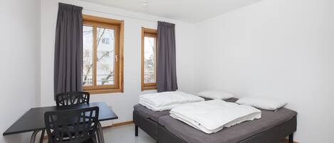 Verdunkelungsvorhänge, kostenloses WLAN, Bettwäsche