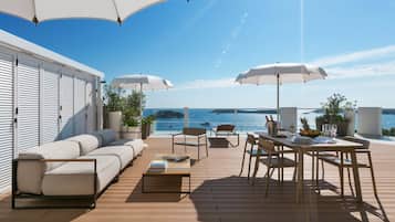 Deluxe Penthouse Two-Bedroom Suite, Terrace, Sea View | Vista a la playa o el mar