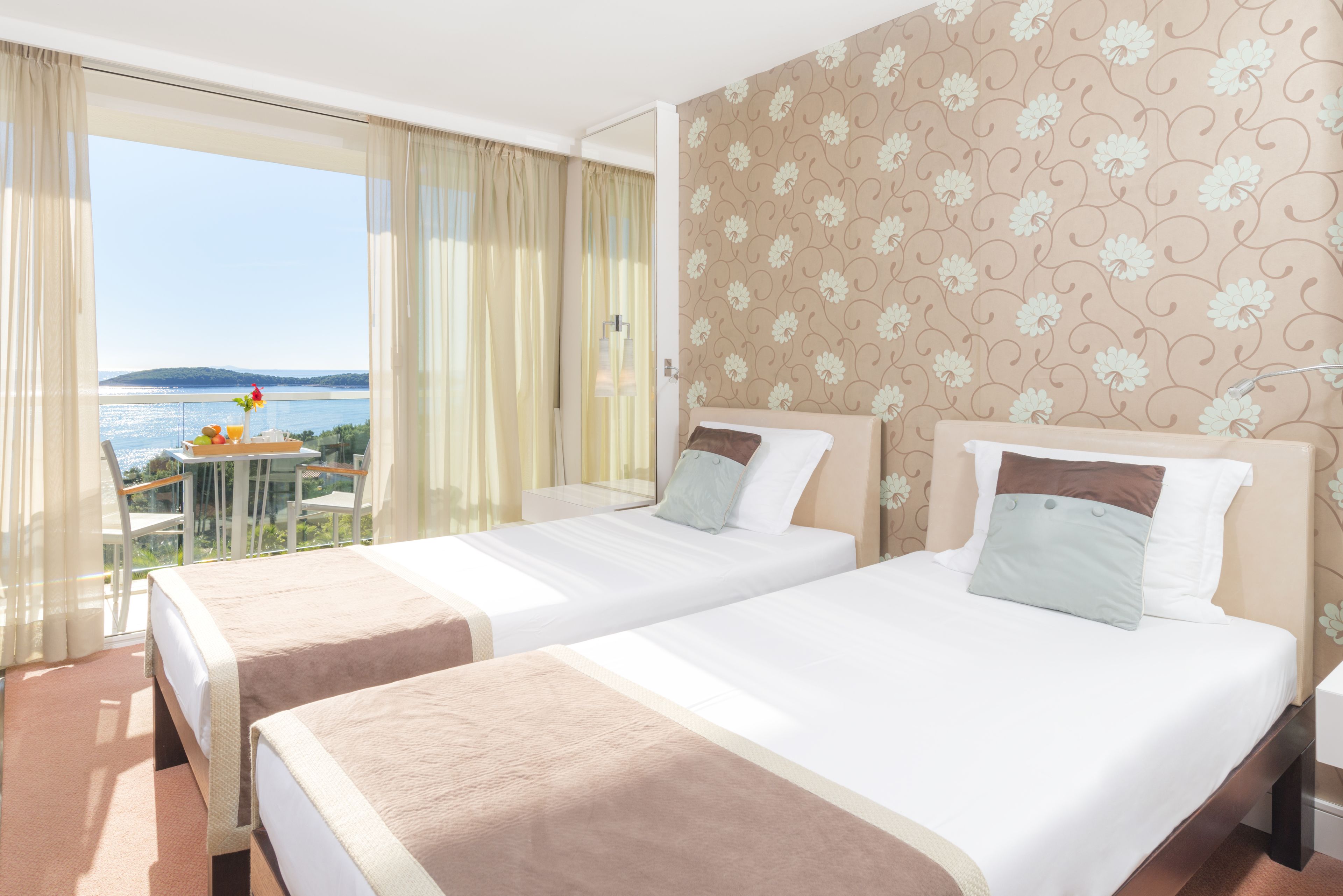 superior double room, balcony, sea view | 1 bedroom, minibar, in-room safe, desk