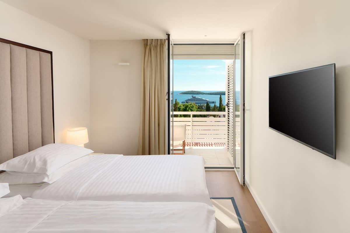 Classic Double Room, Balcony, Sea View | 1 bedroom, minibar, in-room safe, desk