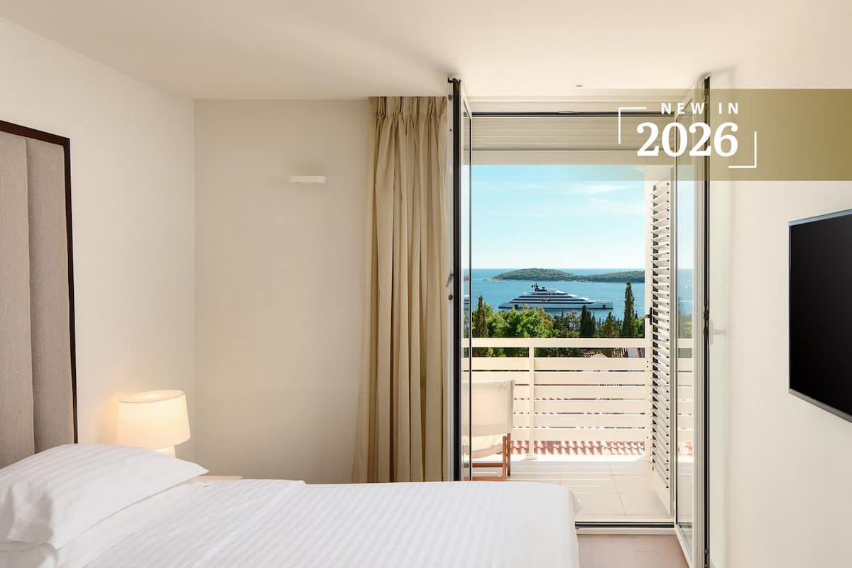 Classic Double Room, Balcony, Sea View | 1 bedroom, minibar, in-room safe, desk