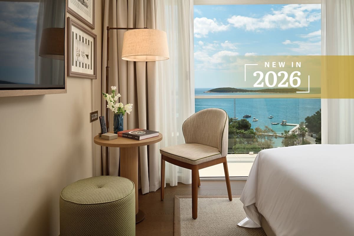 Superior Double Room, Balcony, Sea View | 1 bedroom, free minibar items, in-room safe, desk
