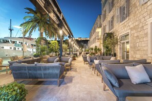 Front of property - evening/night - Riva Marina Hvar Hotel (Hvar)